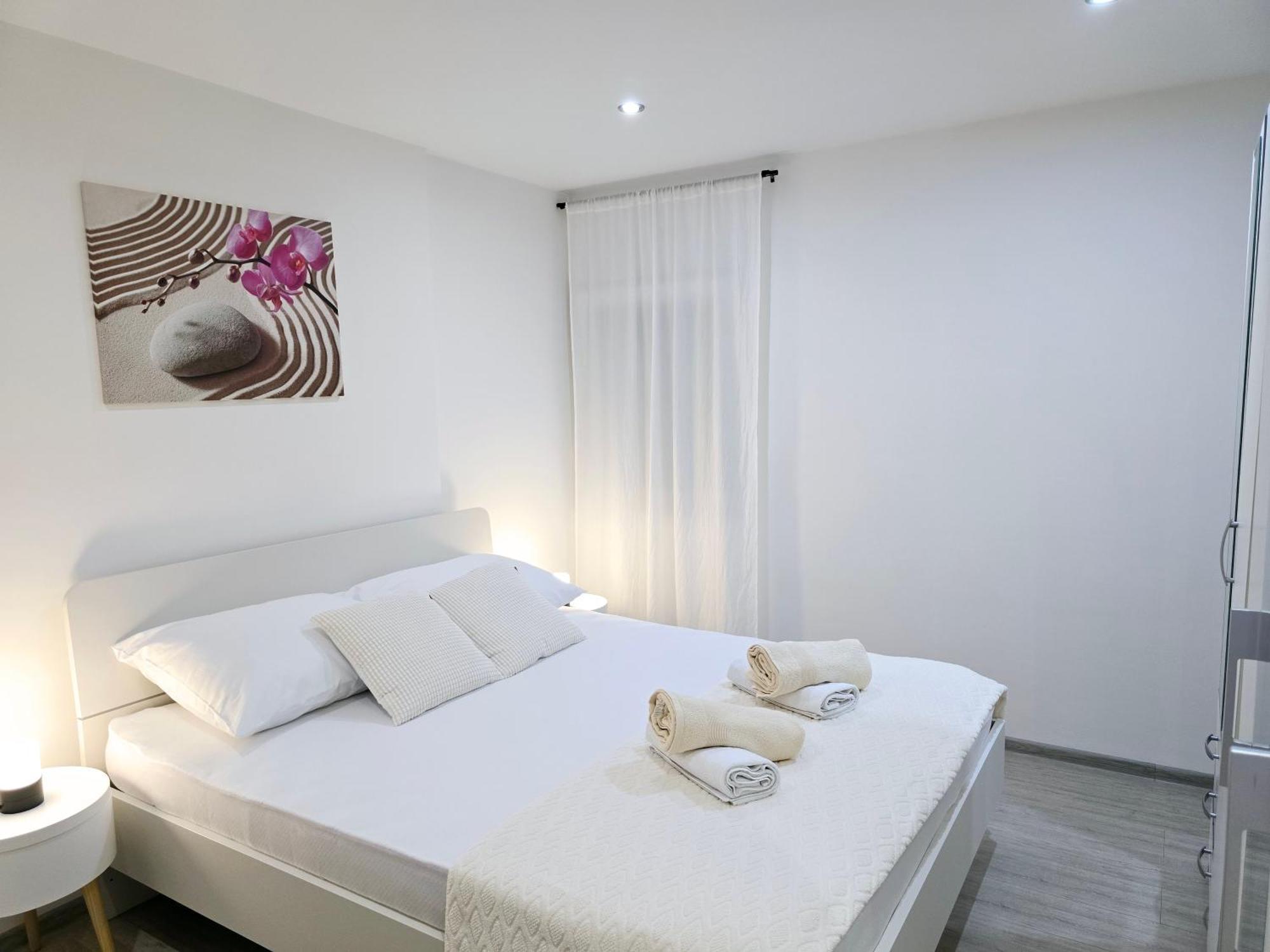 Apartment Blanca With Jacuzzi,Terase And Private Parking Kaštela 外观 照片