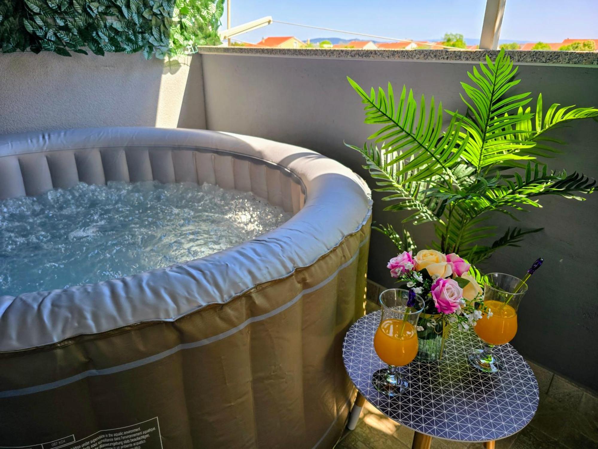Apartment Blanca With Jacuzzi,Terase And Private Parking Kaštela 外观 照片