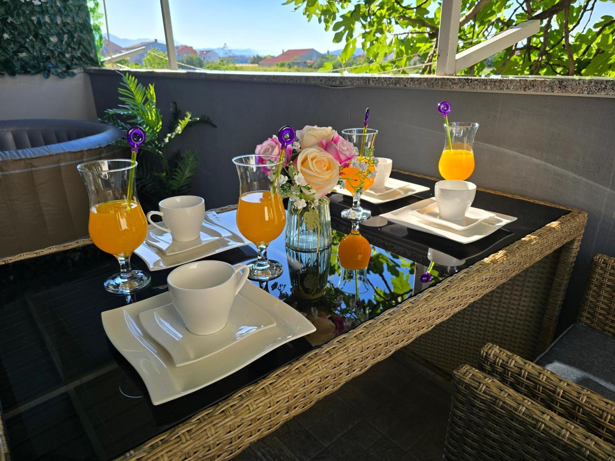 Apartment Blanca With Jacuzzi,Terase And Private Parking Kaštela 外观 照片