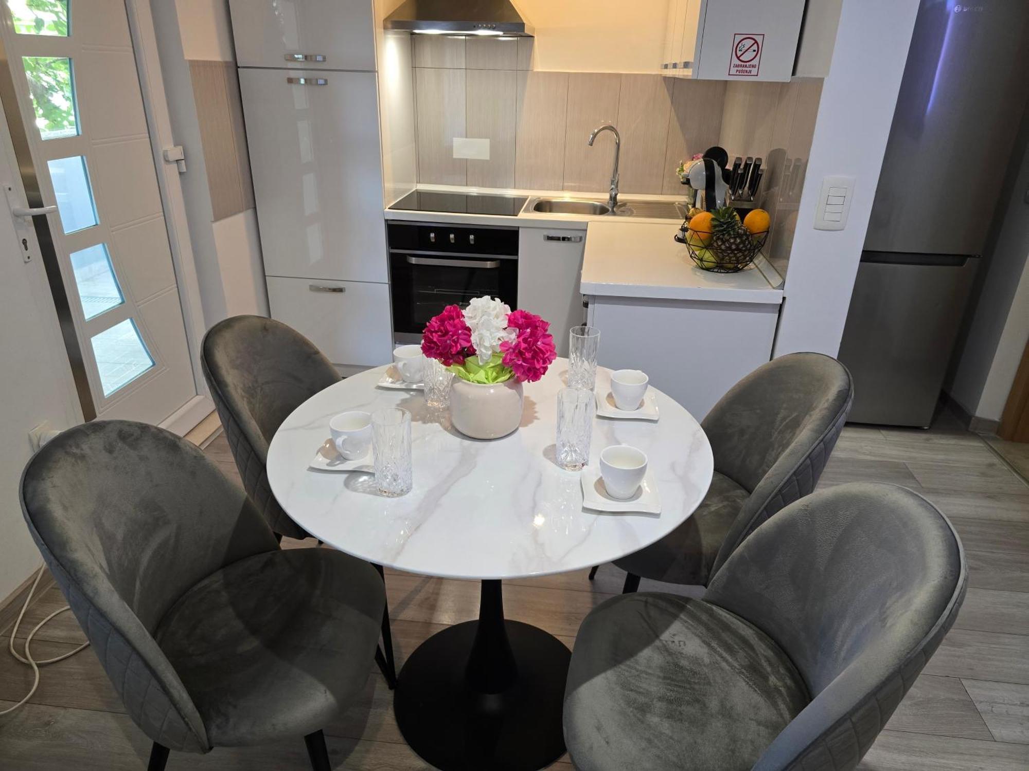 Apartment Blanca With Jacuzzi,Terase And Private Parking Kaštela 外观 照片