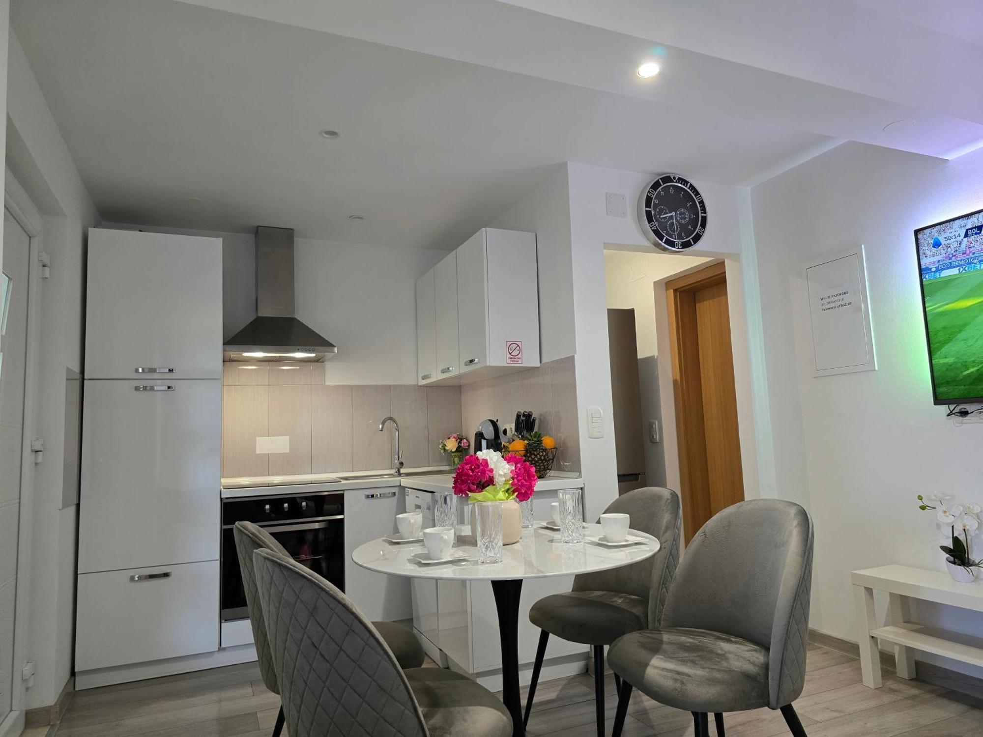 Apartment Blanca With Jacuzzi,Terase And Private Parking Kaštela 外观 照片